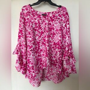 Practically new - Size 1X Vince Camuto Pink Floral Ruffle-Sleeve Blouse